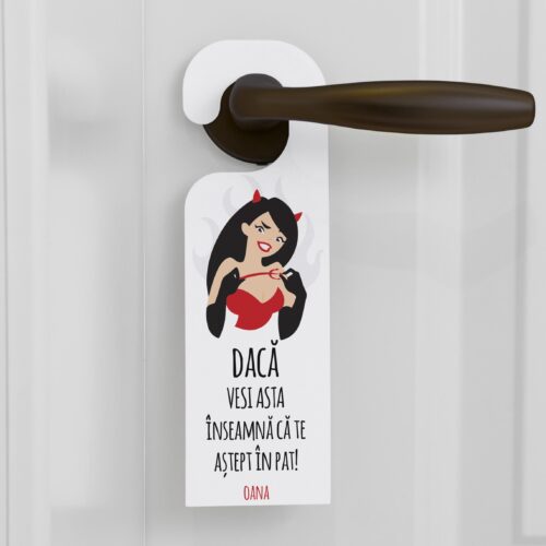 Semn de usa "Daca vezi asta, inseamna ca te astept in pat" personalizat cu nume